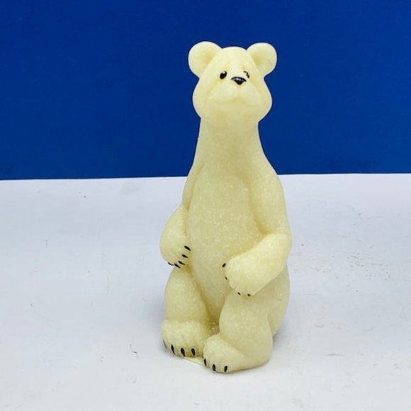Quarry Critters Poncho Polar Bear figurine stone - Picture 2 of 5